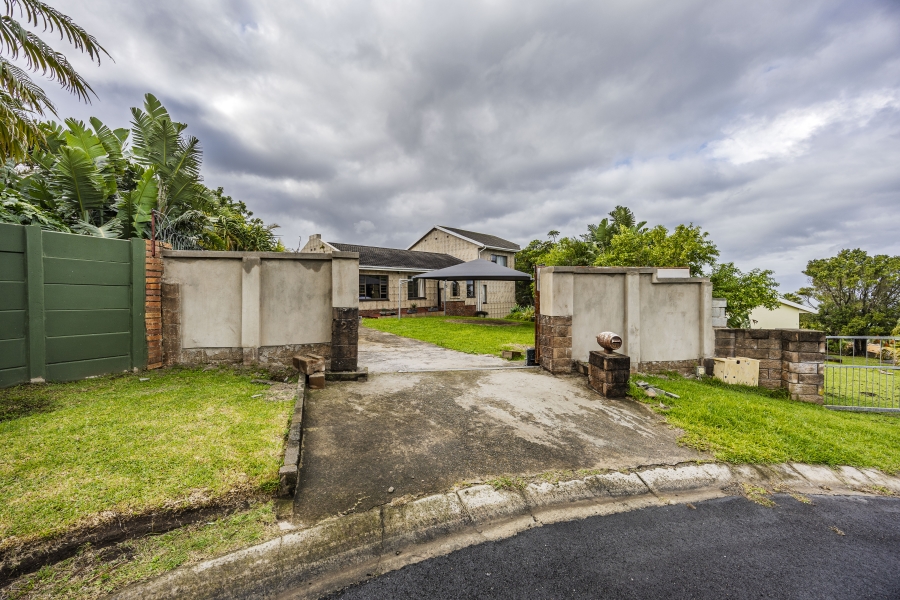 4 Bedroom Property for Sale in Sunnyridge Eastern Cape